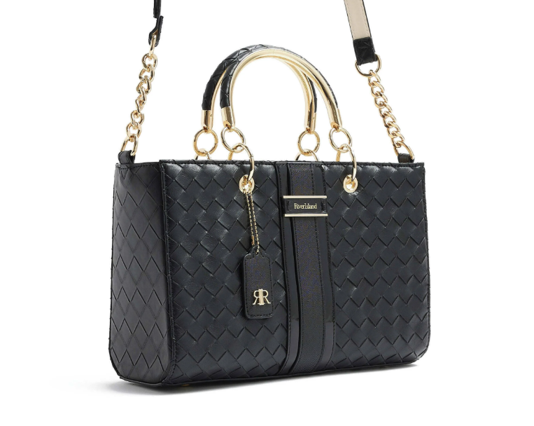 River Island est une marque de vêtements et accessoires qui allie style moderne et confort au quotidien